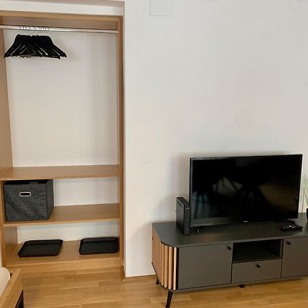Air-Conditioned, Quiet Apartment With A Terrace In Center Of St Poelten - Smart Tv Sankt Polten Bagian luar foto